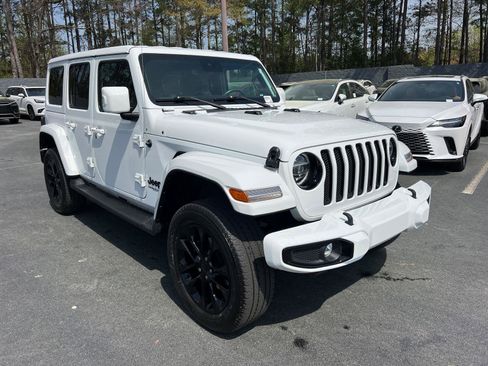 Used 2022 Jeep Wrangler Unlimited Sahara image 4