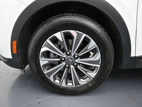 Used 2024 Buick Envision Preferred AWD/4WD image 9