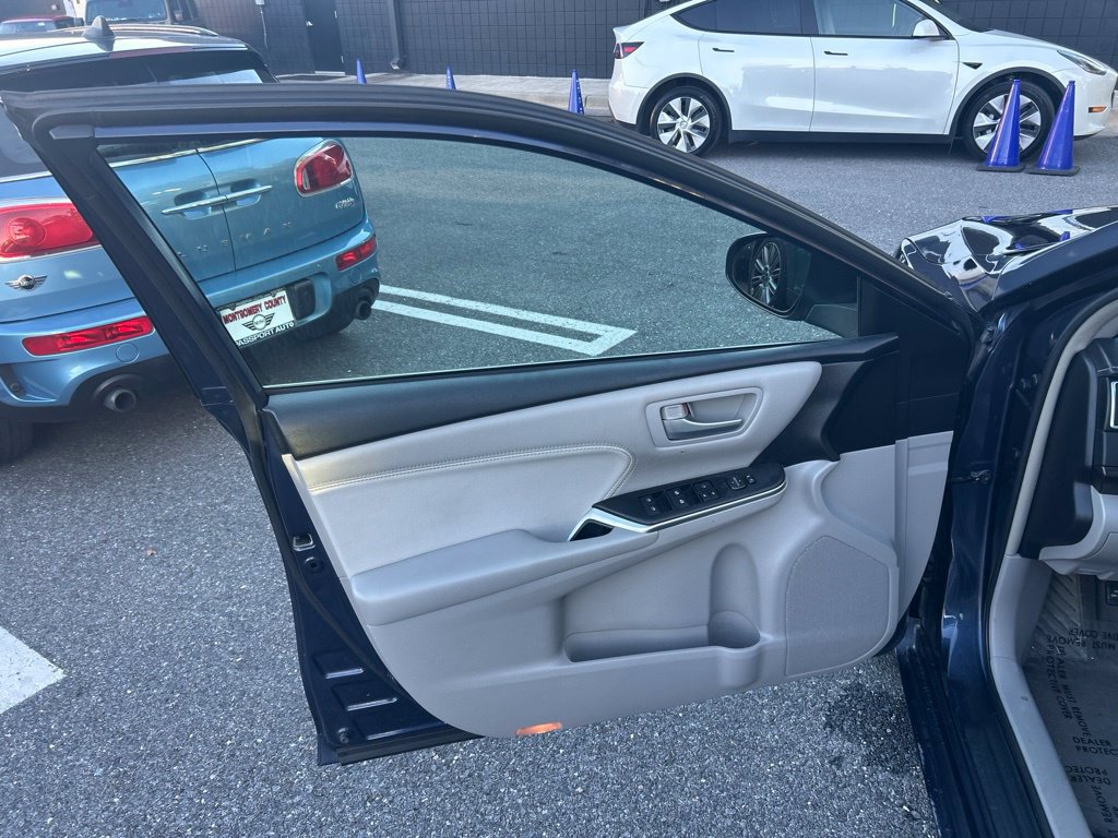 Used 2017 Toyota Camry XLE FWD image 38