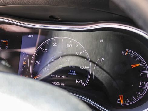 Used 2014 Jeep Grand Cherokee Limited w/ Luxury Group II AWD/4WD image 22