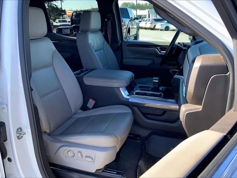 Used 2024 Chevrolet Silverado 1500 LTZ image 9