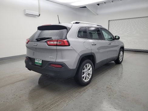 Used 2017 Jeep Cherokee Latitude FWD image 10