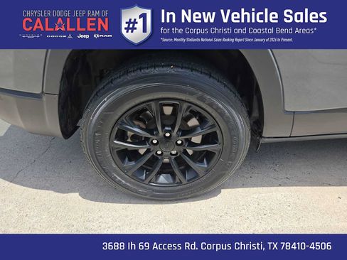 Used 2023 Jeep Cherokee Altitude Lux AWD/4WD image 16