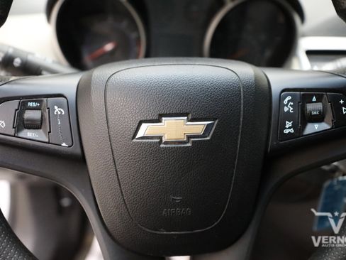 Used 2014 Chevrolet Cruze LS FWD image 22