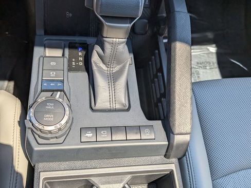 Certified 2025 Toyota Tacoma Limited AWD/4WD image 25