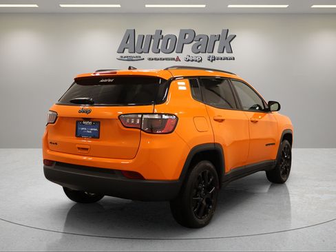 New 2026 Jeep Compass Latitude w/ Sun and Sound Group AWD/4WD image 9