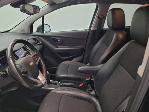 Used 2022 Chevrolet Trax LT w/ Driver Confidence Package AWD/4WD image 17