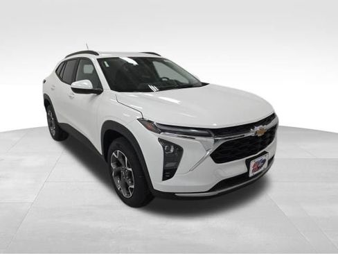 New 2026 Chevrolet Trax LT w/ Driver Confidence Package FWD image 7