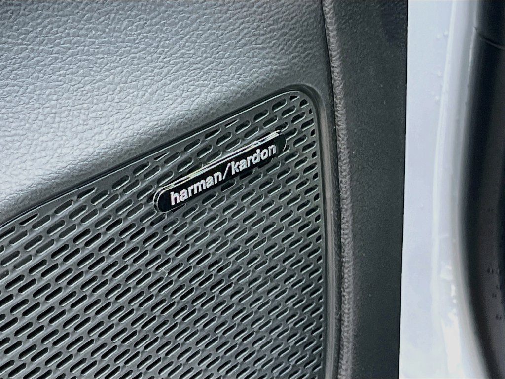New 2027 Chrysler Pacifica Pinnacle w/ Theater Group FWD image 17