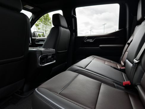Used 2026 GMC Sierra 1500 Denali w/ Technology Package AWD/4WD image 31