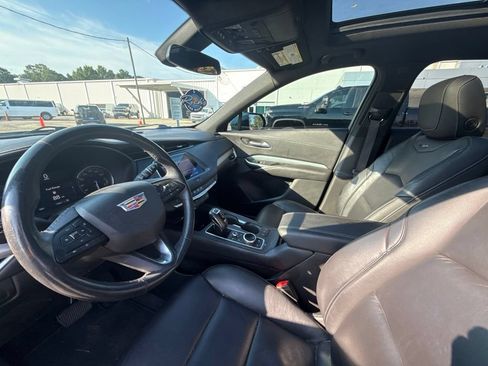Used 2019 Cadillac XT4 Premium Luxury w/ Cold Weather Package AWD/4WD image 9