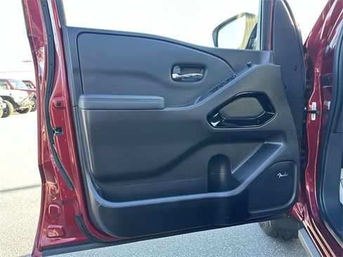 Used 2022 Nissan Frontier PRO-4X w/ Pro-4X Premium Package image 14