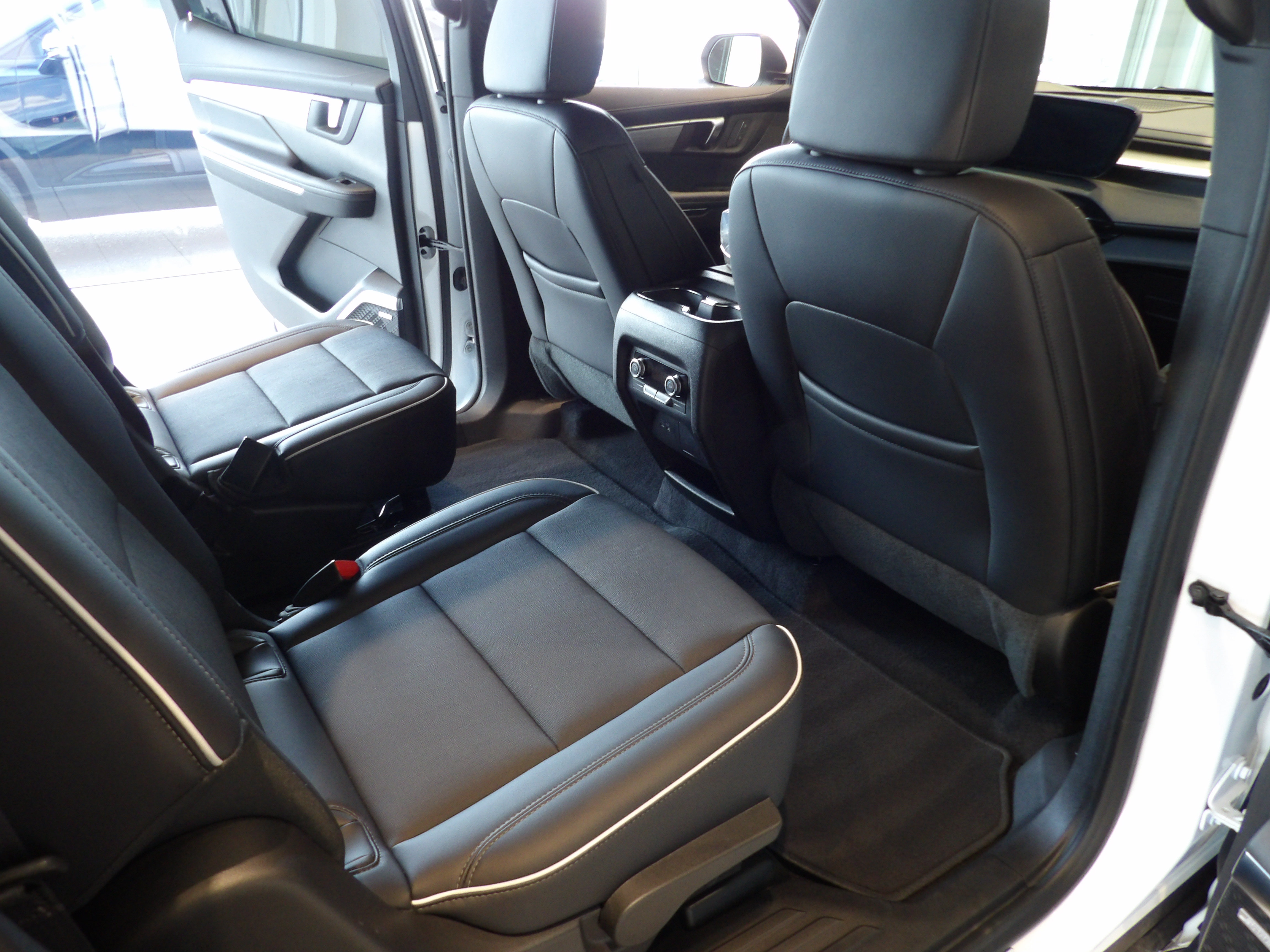 Used 2026 Buick Enclave Preferred AWD/4WD image 23