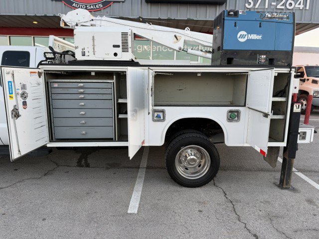 Used 2013 Ford F550 4x4 SuperCab Super Duty w/ Payload Upgrade Pkg image 13