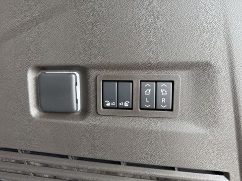 New 2026 GMC Yukon XL Elevation w/ LPO, Illumination Package image 40