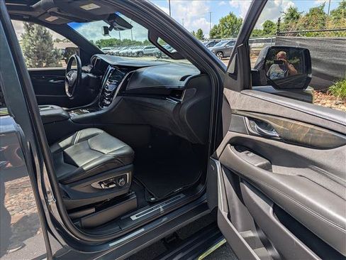 Used 2020 Cadillac Escalade Platinum AWD/4WD image 11