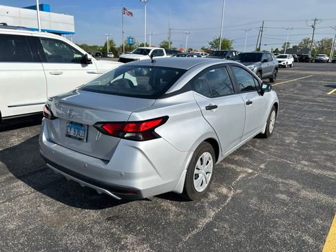 Used 2021 Nissan Versa S FWD image 3