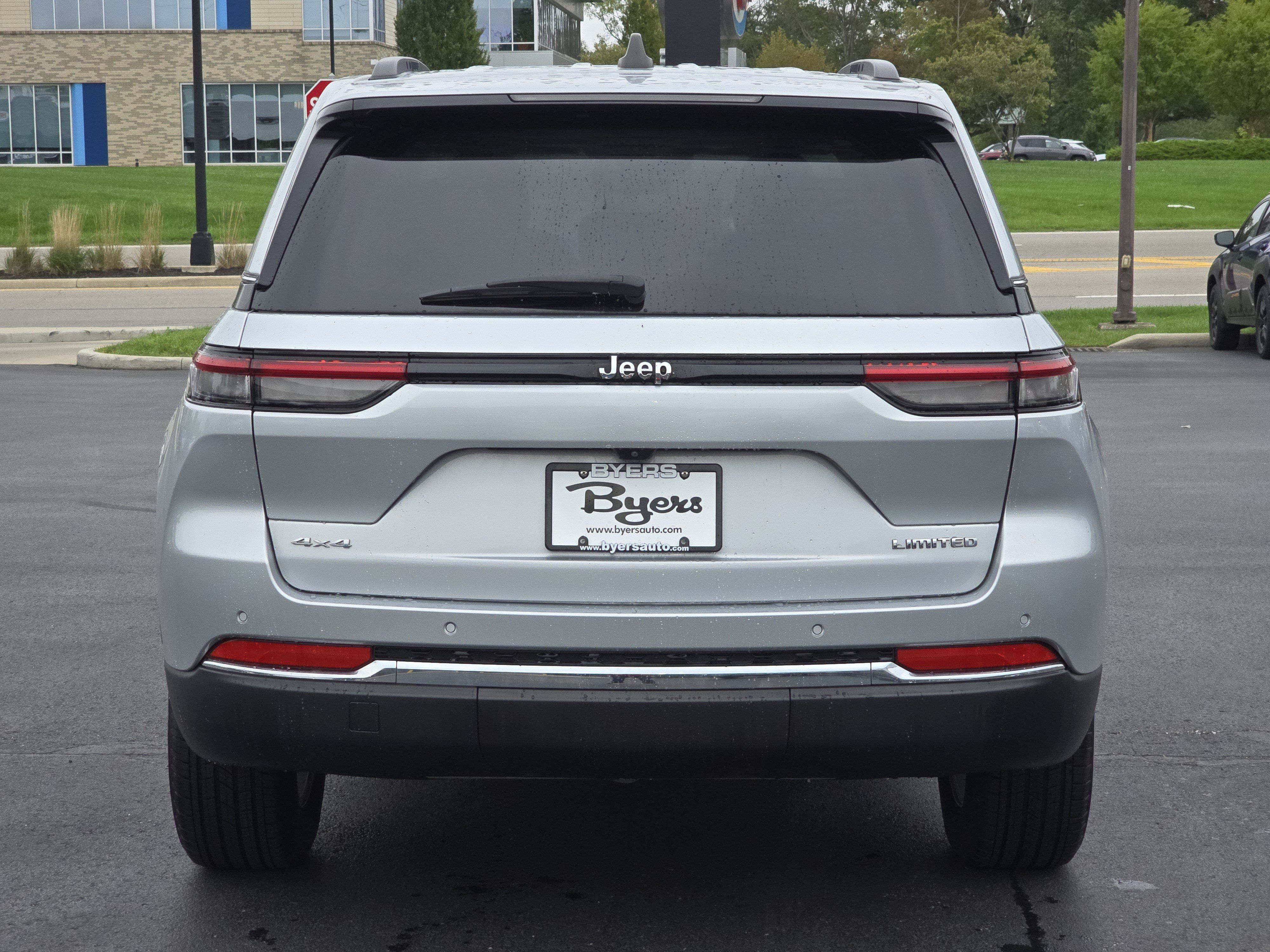 Used 2023 Jeep Grand Cherokee Limited AWD/4WD image 6