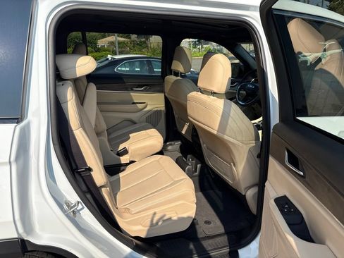 Used 2023 Jeep Grand Cherokee L Limited AWD/4WD image 25