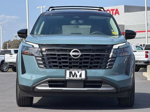 New 2026 Nissan Pathfinder Platinum w/ Cargo Package AWD/4WD image 9