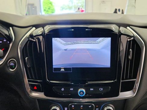 Used 2023 Chevrolet Traverse LT FWD image 17