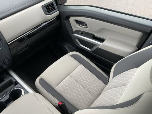 Used 2024 Nissan Titan SV w/ SV Convenience Package image 17