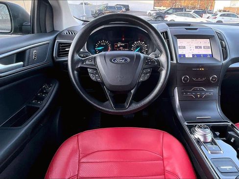 Used 2020 Ford Edge SE image 4