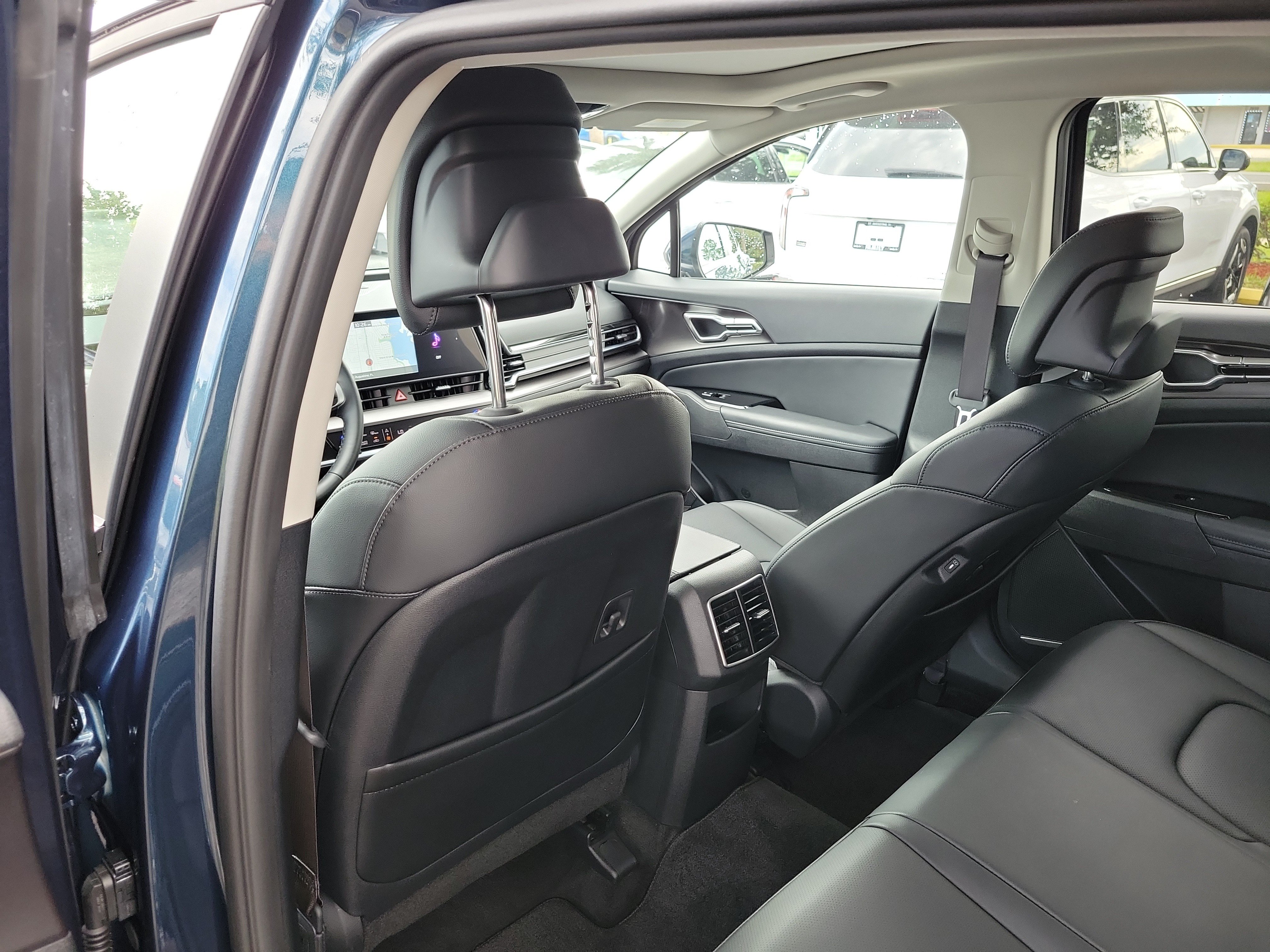 Certified 2025 Kia Sportage EX w/ EX Premium Package AWD/4WD image 15