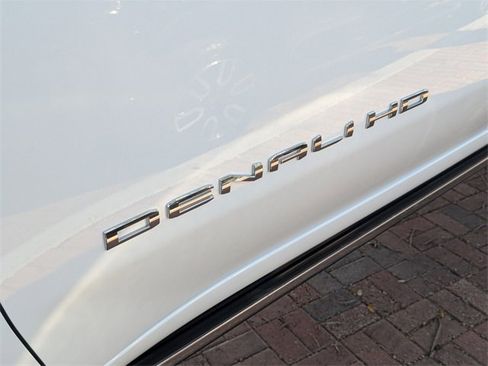 Used 2025 GMC Sierra 3500 Denali Ultimate image 9