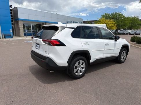 Used 2022 Toyota RAV4 LE AWD/4WD image 6