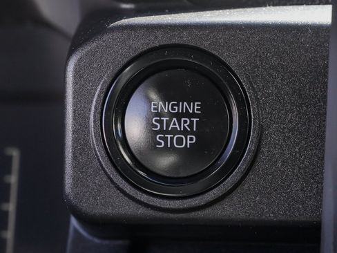 Used 2024 Toyota Tacoma SR5 AWD/4WD image 37