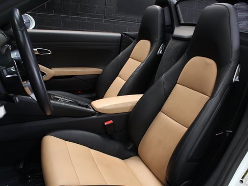 Used 2021 Porsche 718 Boxster w/ Premium Package RWD image 57