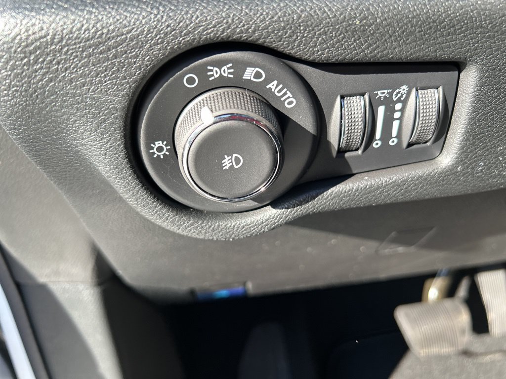 New 2026 Chrysler Pacifica Select AWD/4WD image 13