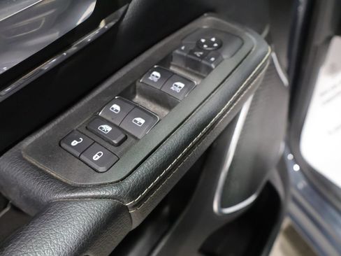 Used 2025 RAM 1500 Laramie AWD/4WD image 13