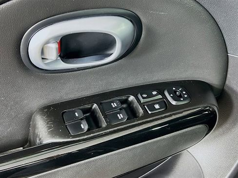 Used 2015 Kia Soul ! w/ Sun & Sound Package FWD image 9