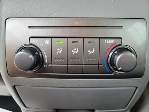 Used 2013 Toyota Highlander FWD w/ Cold Weather Pkg image 14