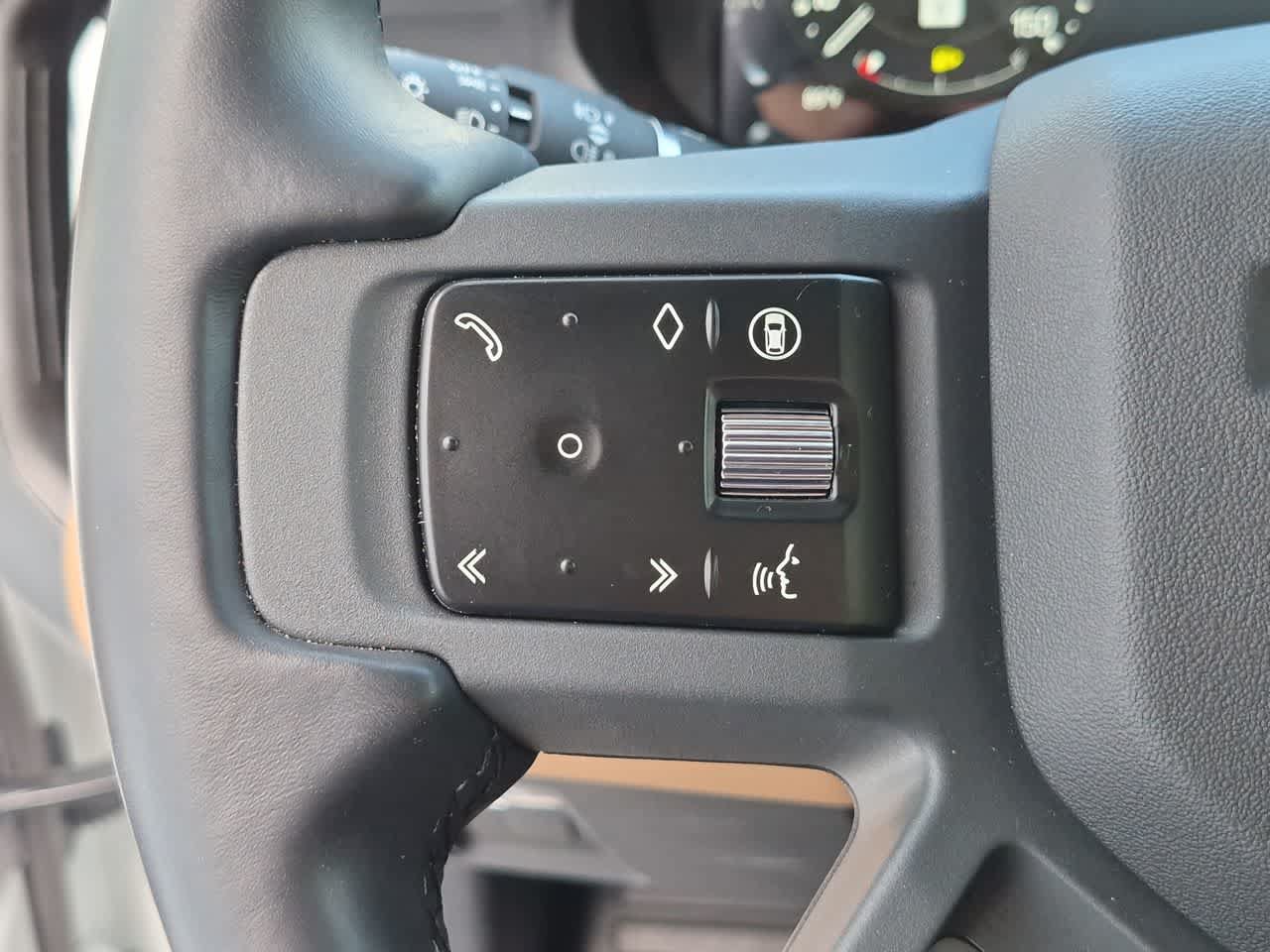 Used 2026 Land Rover Defender 130 X-Dynamic SE AWD/4WD image 24