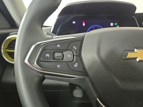 Used 2024 Chevrolet Trax LT w/ LT Convenience Package FWD image 15