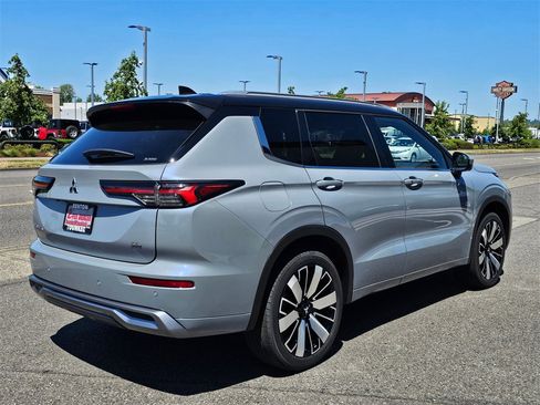 New 2025 Mitsubishi Outlander SEL image 3