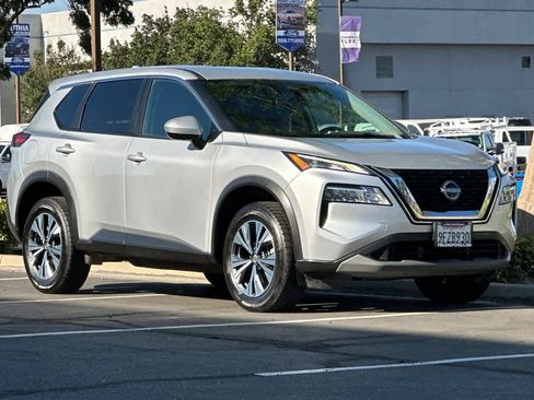 Used 2023 Nissan Rogue SV AWD/4WD image 9
