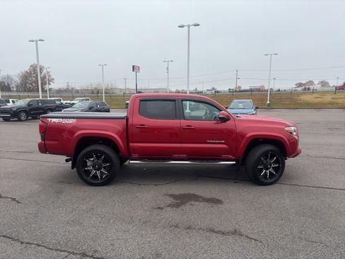 Used 2019 Toyota Tacoma TRD Sport image 6