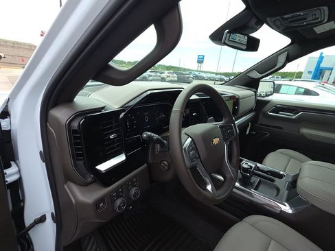 New 2026 Chevrolet Silverado 1500 LTZ w/ Z71 Off-Road Package AWD/4WD image 15