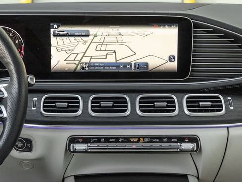 Used 2025 Mercedes-Benz GLS 580 4MATIC image 8