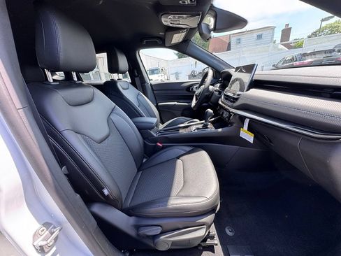 New 2026 Jeep Compass Latitude AWD/4WD image 18