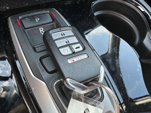 Used 2018 Honda Pilot Touring image 14
