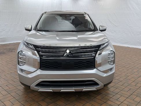 Used 2024 Mitsubishi Outlander SE image 2