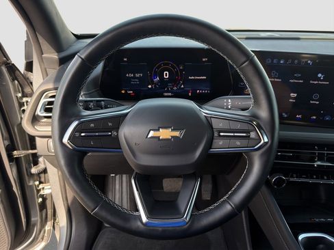 Used 2024 Chevrolet Traverse LT image 10