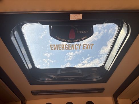 Used 2024 Mercedes-Benz Sprinter 3500 image 29