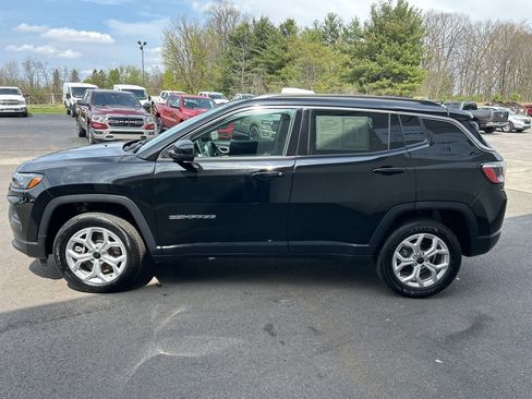 Used 2025 Jeep Compass Latitude w/ Sun & Sound Group AWD/4WD image 3