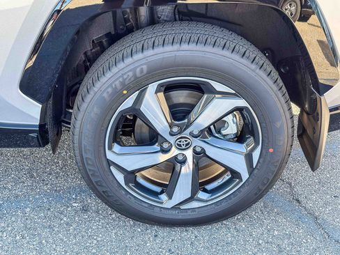 New 2025 Toyota RAV4 SE image 12